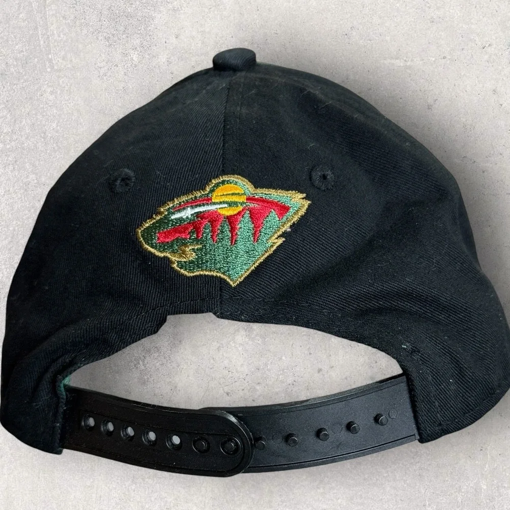 NHL Minnesota Wild Snapback Hat Youth OSFM Black Green‎ Embroidered Hockey Cap